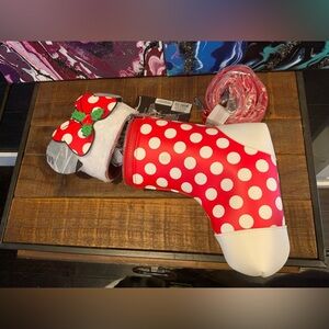 NWT Loungefly Minnie Mouse Crossbody Stocking Bag! ADORABLE for Any Age!